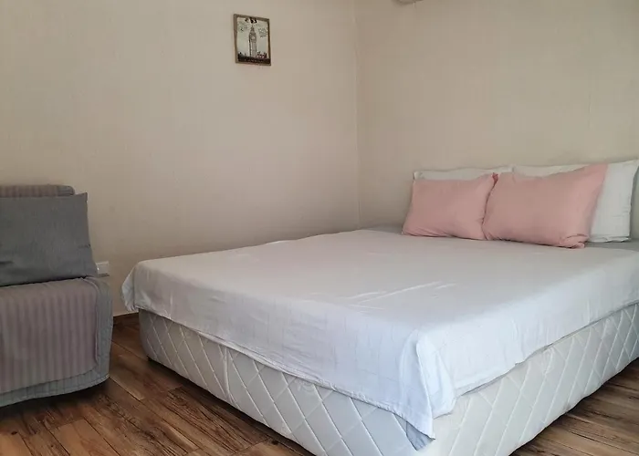 Malavi Ki Center * Ruse